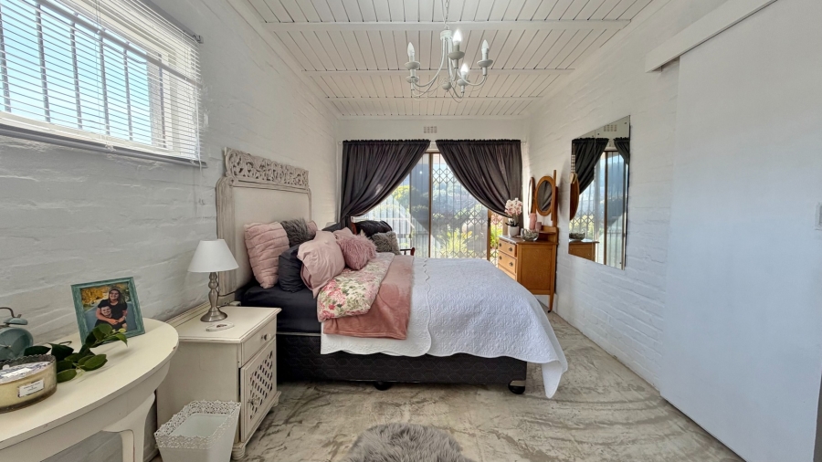 5 Bedroom Property for Sale in Winslow Western Cape